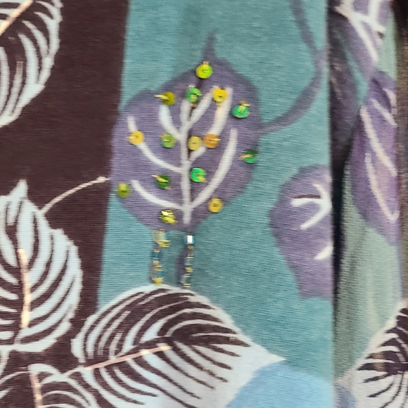 Le Mieux Studio Woman's Long Sleeve Blouse,  Size: XL, Color: Blue/Black w/ leaf - Picture 10 of 16